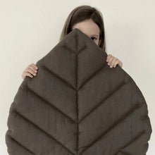Charger l&#39;image dans la galerie, Linen Leaf Play Mat. Walnut Brown. S size